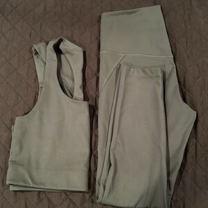 GIRLFRIEND COLLECTIVE GREEN SET.  PANT SIZE S/TOP SIZE M.